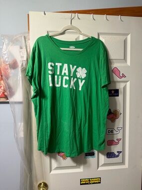 Old Navy Green V-Neck Everyday Tee